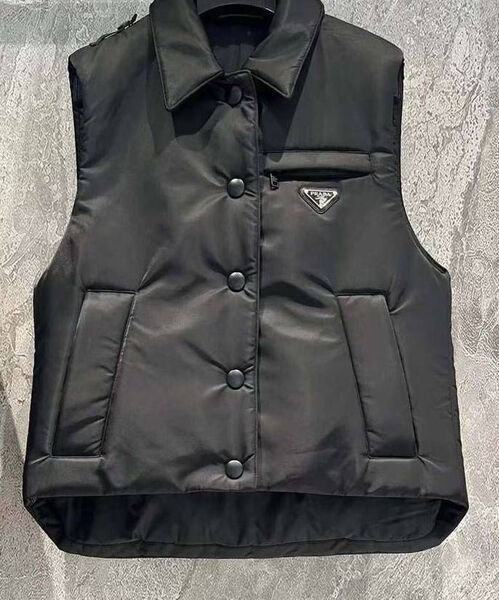 Жилет Prada женский черный 127410-2