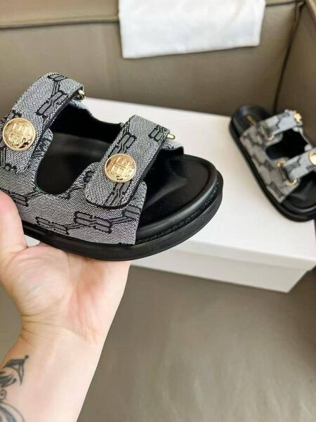 Женские шлепанцы Balenciaga женский текстиль серый h1706338-1-5
