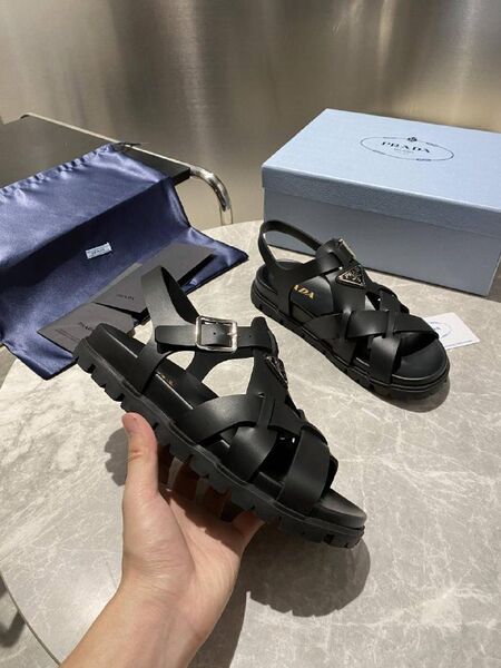 Женские сандалии Prada женский кожа черный q1410866-1