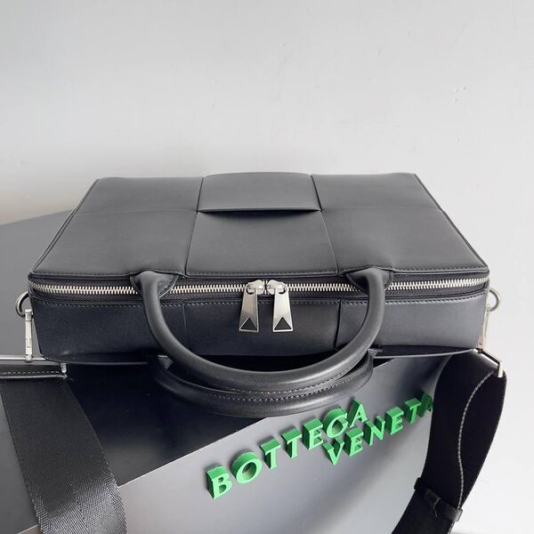 Мужской портфель Bottega Veneta мужской кожа черный 120671-7