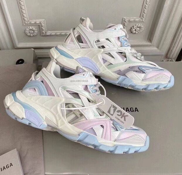 Кроссовки Balenciaga женский кожа розовый 137405
