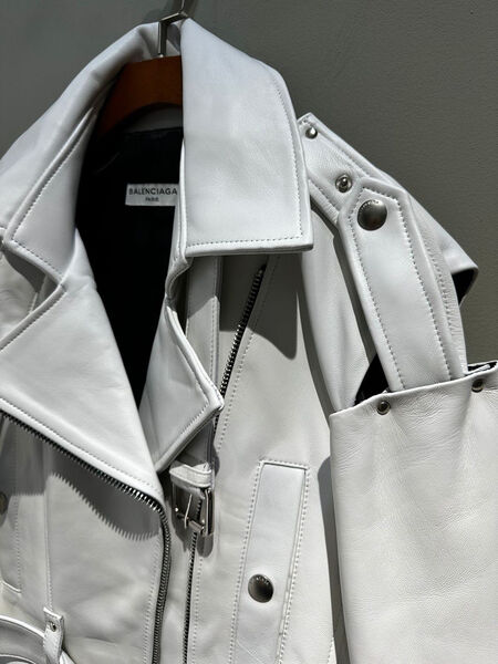 Куртка Balenciaga женский кожа белый 106486-6