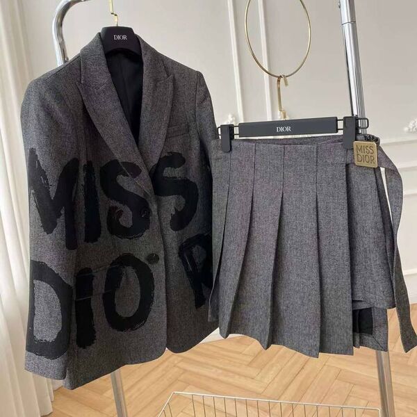 Костюм Christian Dior женский графитовый 163123