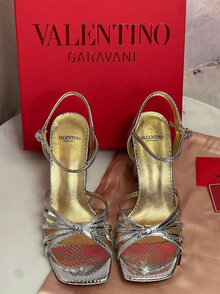 Босоножки Valentino женский кожа графитовый 180898-2