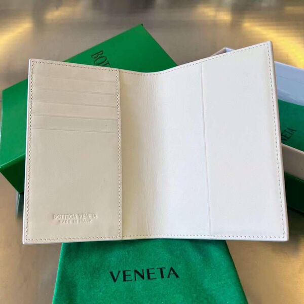 Мужская обложка на паспорт Bottega Veneta мужской кожа белый 113494-5