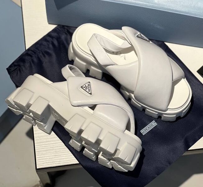 Сандалии Prada женский кожа белый 109998