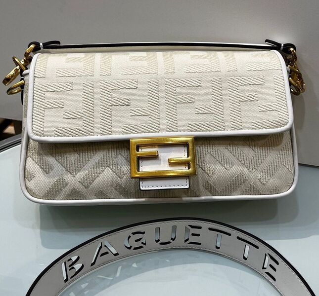 Сумка Fendi Bacuette женский текстиль бежевый 107665
