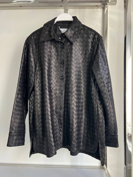 Куртка Bottega Veneta женский кожа черный 123242-5