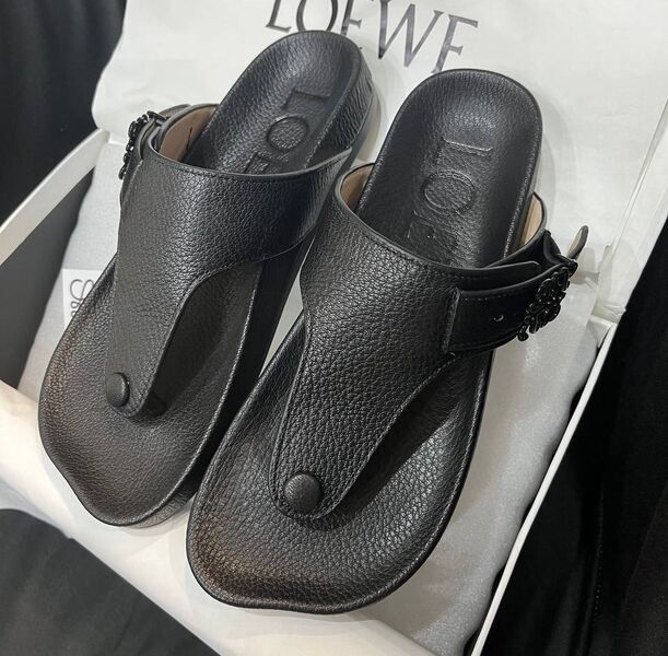 Шлепки Loewe женский кожа черный 154946
