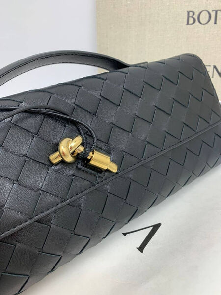 Клатч Bottega Veneta женский кожа черный 136349-2
