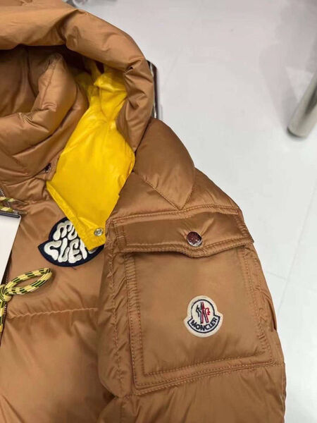 Мужской пуховик Moncler мужской бежевый 161586-8