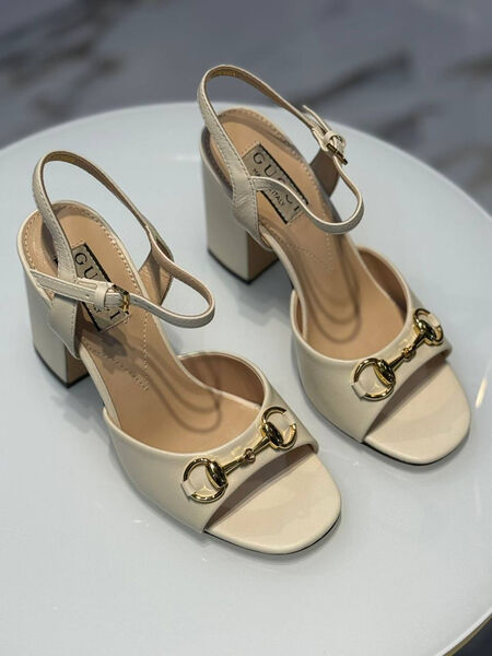 Босоножки Gucci женский кожа бежевый 189469-3