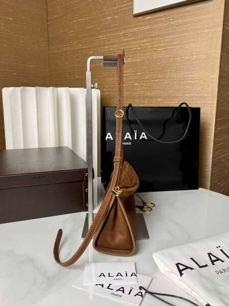 Сумка Alaïa женский кожа коричневый k0421731-1-8