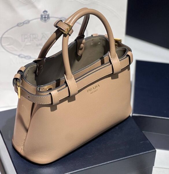 Сумка Prada женский кожа бежевый 138234