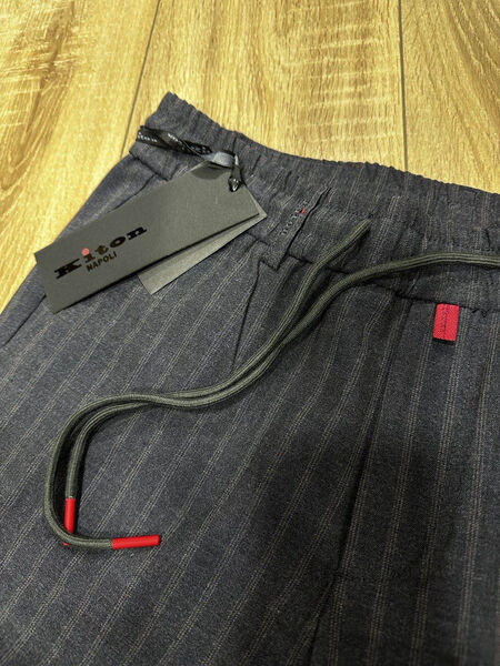 Мужские брюки Kiton мужской графитовый 123747-5
