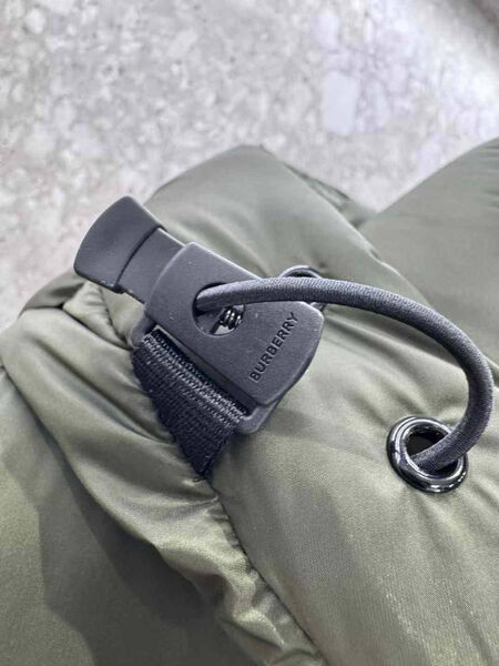 Мужской пуховик Burberry мужской болотный 167543-6