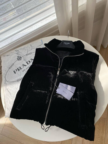 Жилет Prada женский черный 164538-3