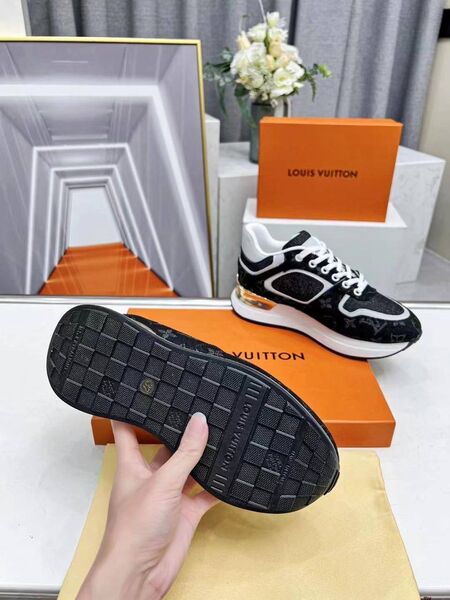 Кроссовки Louis Vuitton Neo Run Away женский кожа черный n2775269-1-5
