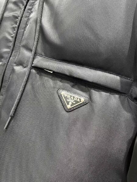 Женский пуховик Prada Re-Nylon женский черный w0817952-1-8