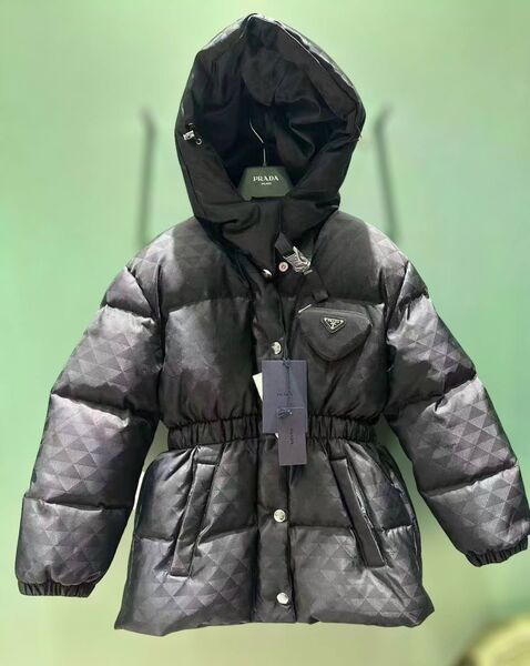 Пуховик Prada женский черный 132254