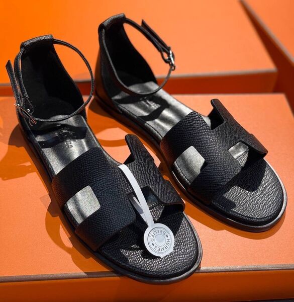 Босоножки Hermès женский кожа черный 185922