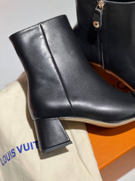 Ботильоны Louis Vuitton женский кожа черный 130367-2