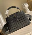 Сумка Louis Vuitton Capucines женский кожа черный 76640-1