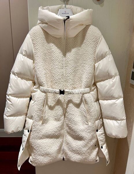 Пуховик Moncler женский бежевый 130202