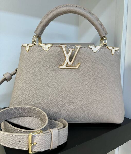 Сумка Louis Vuitton Capucines женский кожа бежевый 186157