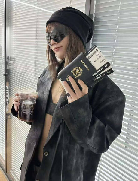 Сумка Balenciaga Passport Phone Holder Black женский кожа черный 150387-10