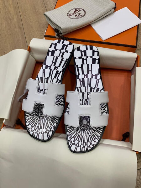 Шлепки Hermès женский кожа графитовый 103891-2
