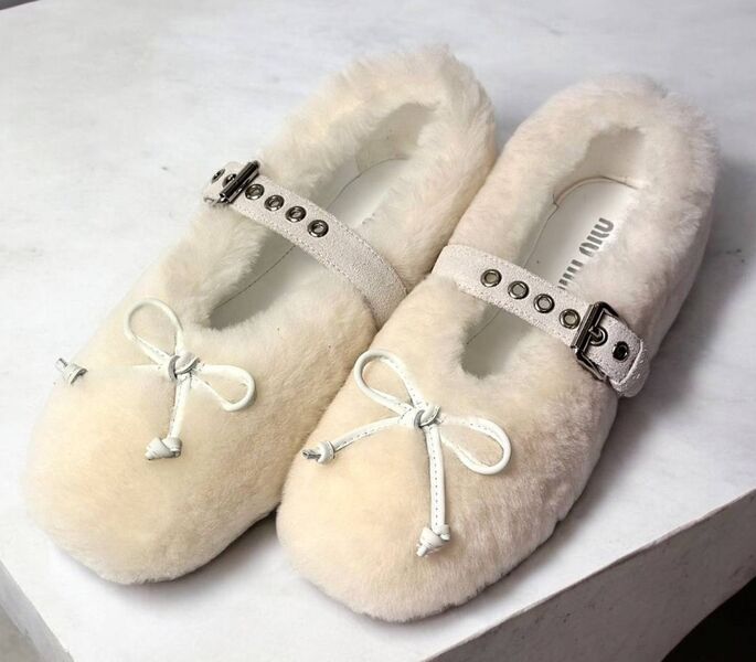 Балетки Miu Miu женский натуральный мех белый 159261