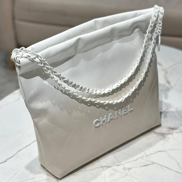 Сумка Chanel 22 женский кожа белый 153035