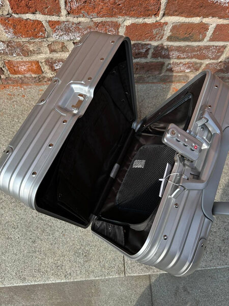 Чемодан Rimowa женский графитовый 132934-3