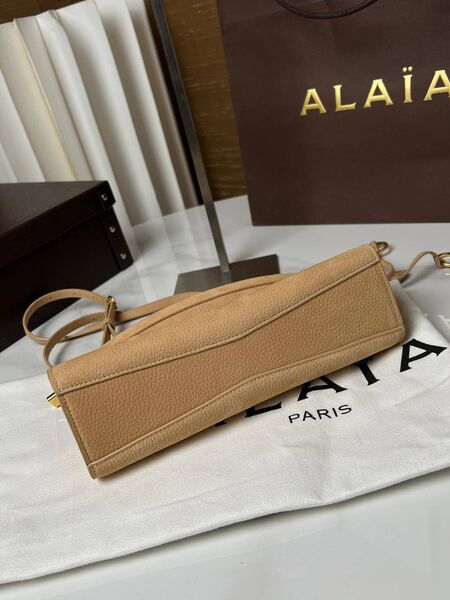 Сумка Alaïa женский кожа бежевый t2513450-1-9