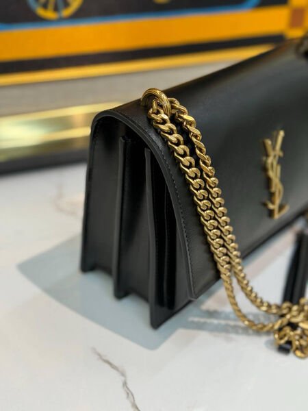 Сумка Saint Laurent Sunset Medium женский кожа черный 141997-7