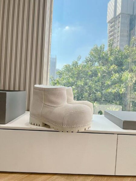 Женские ботинки Balenciaga Women's Alaska Fur Bootie женский замша белый r1069571-1