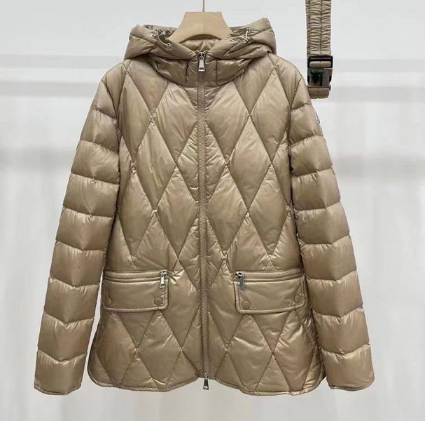 Пуховик Moncler женский бежевый 63120