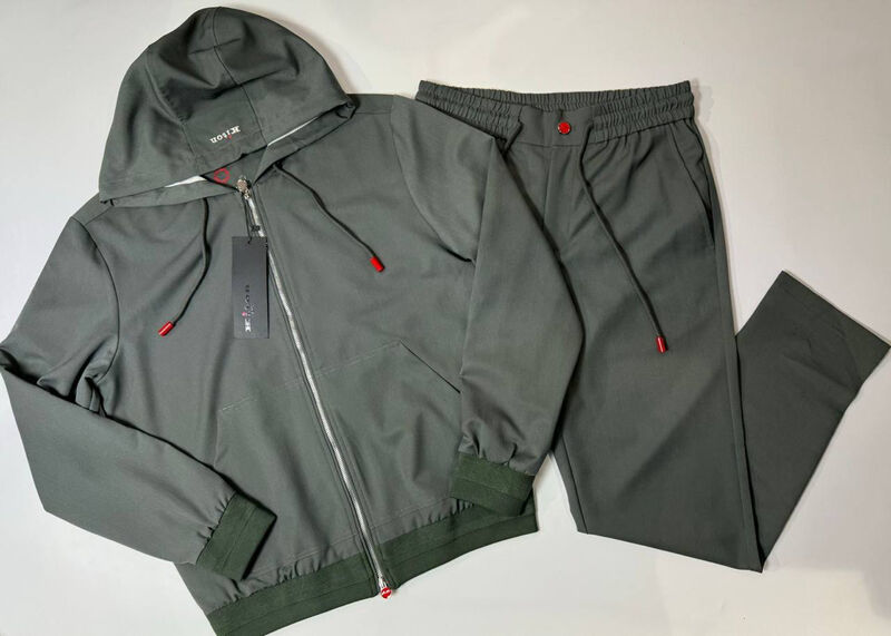 Мужской костюм Kiton мужской болотный 145650