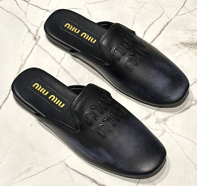 Шлепки Miu Miu женский кожа черный 152592