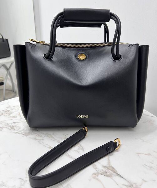 Сумка Loewe женский кожа черный 199958