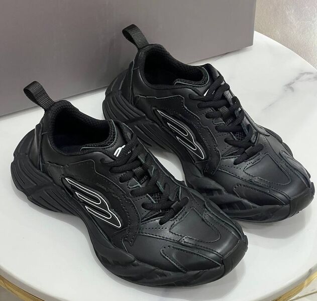 Кроссовки Balenciaga женский кожа черный 180492
