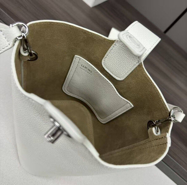 Сумка Loewe женский кожа белый 195868-2