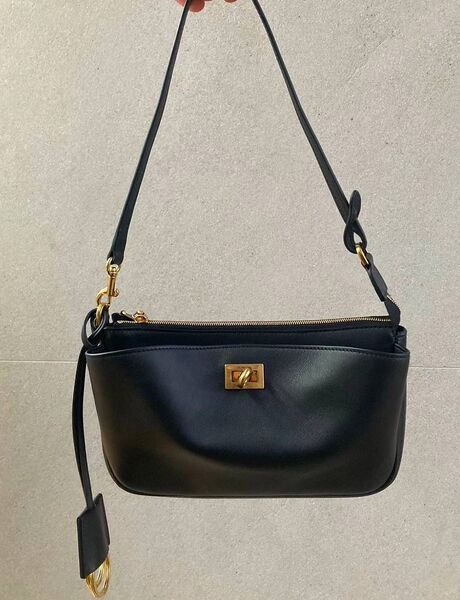 Сумка Balenciaga Sling Pochette женский кожа черный 170966