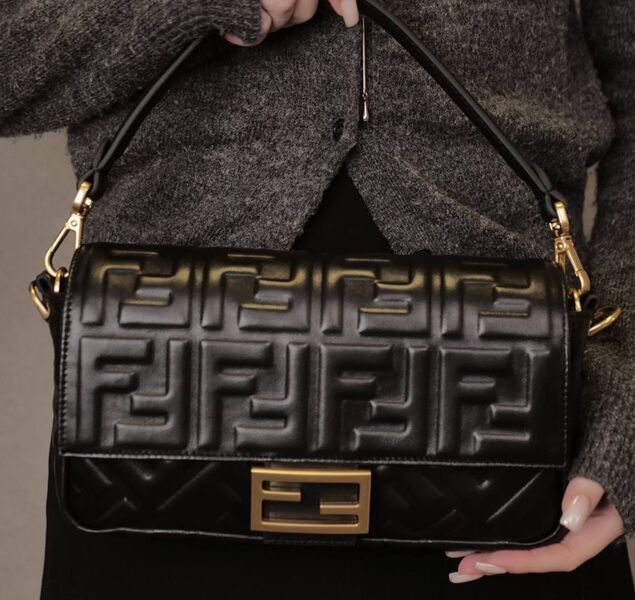 Сумка Fendi Baguette женский кожа черный 136608