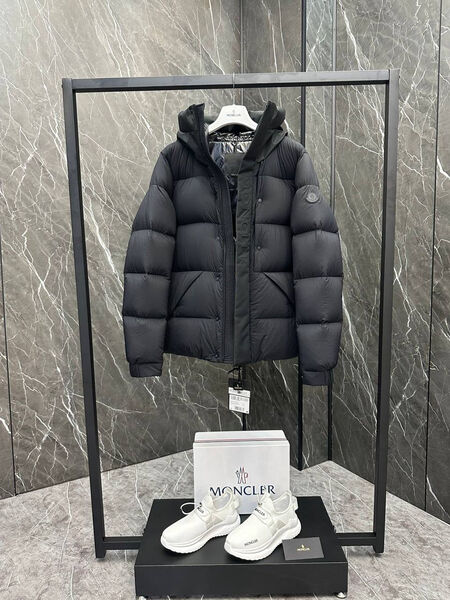 Мужской пуховик Moncler мужской черный 201801