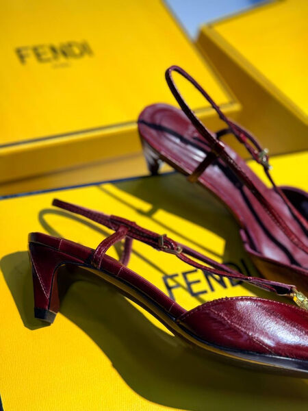 Туфли Fendi женский кожа бордовый 188797-3