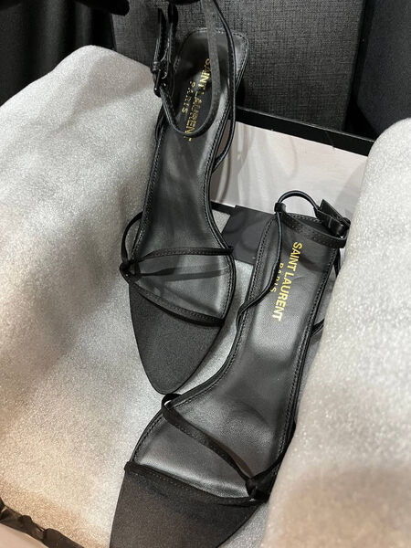 Босоножки Saint Laurent женский кожа черный 155611-2