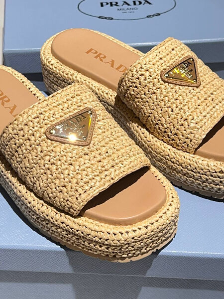 Шлепки Prada женский кожа бежевый 116792-7