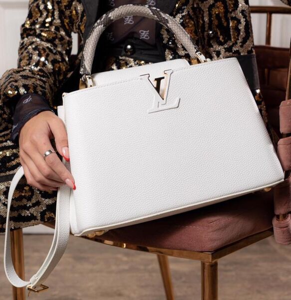 Сумка Louis Vuitton Capucines женский кожа белый 76636